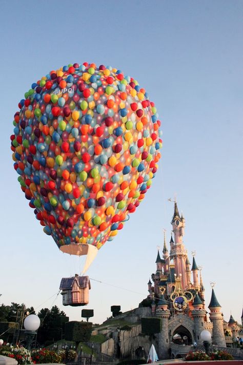 Disney Parque, Disney Paris, Disney Pixar Up, Parc D'attraction, Hot Air Balloons, Disney Life, Air Balloons, Oui Oui, Disneyland Resort