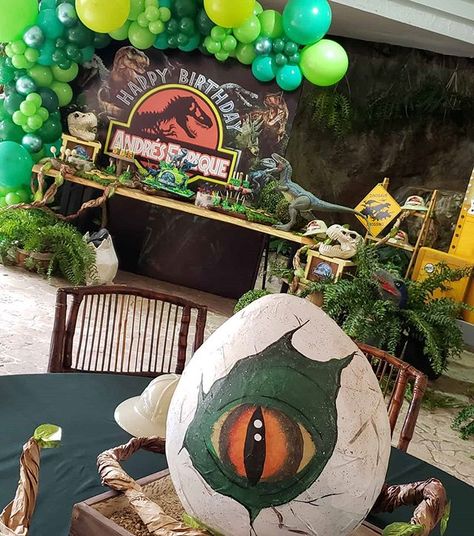 Dinasour Birthday, Decoration Jungle, 3rd Birthday Party For Boy, Jurassic Park Birthday Party, Jurassic Park Party, Dinosaur Birthday Theme, Birthday Party At Park, Jurassic Park Birthday, Dinosaur Birthday Party Decorations