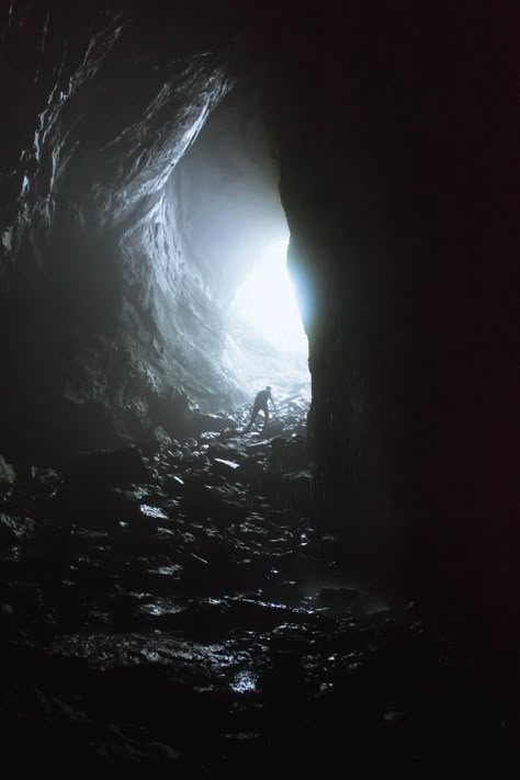 A person climbing through a large dark cave. The Forest Aesthetic, Cave Waterfall, Cave Photography, Fantasy Imagination, Cave Photos, Nature Images Hd, Dark Cave, Wallpaper Purple, Plant Wallpaper