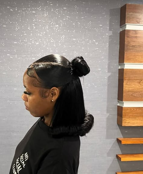 Bow Short Hairstyle, Short Hairstyles With Bow, Track Hair, Lace Wigs Styles, Hair Braid Patterns, Weave Ponytail Hairstyles, Braided Hairstyles For Black Women Cornrows, Black Ponytail Hairstyles, Quick Natural Hair Styles