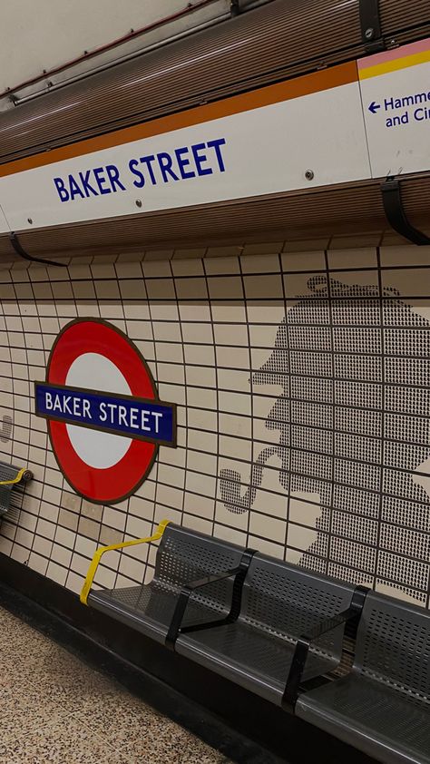 London Metro Aesthetic, London Baker Street, Aesthetic Pictures London, 221b Baker Street Aesthetic, Baker Street Aesthetic, London Street Aesthetic, London Streets Aesthetic, London Sherlock Holmes, London Apartment Aesthetic