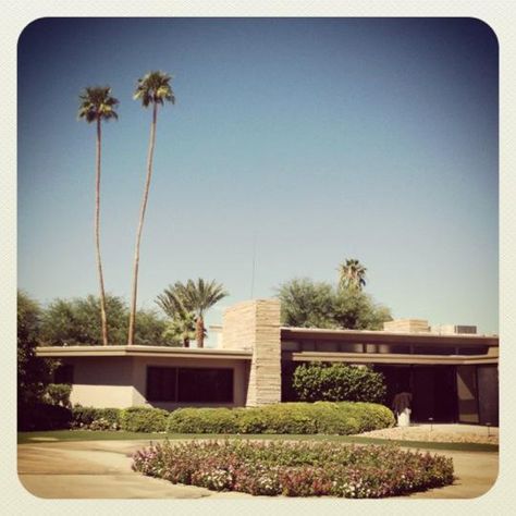 80s Architecture, Palm Springs Wedding Venues, Palm Springs Houses, Cinematic Composition, Palm Springs House, Mid Century Modern Exterior, Palm Springs Home, Architecture Residential, 70s House