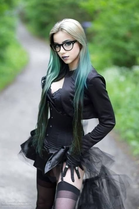 Punk Girls, Steam Girl, Gothic Women, Gothic Models, Steampunk Women, Steampunk Goth, Goth Steampunk, Goth Women, Goth Beauty