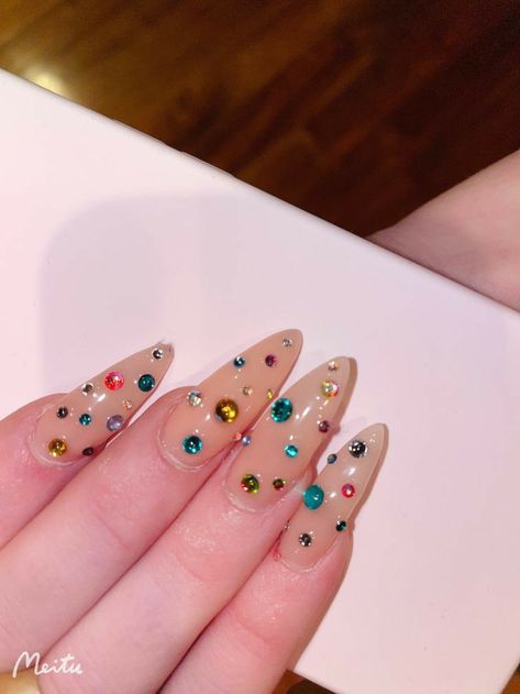 Minimalist Rhinestone Nail, Minimalist Nails With Gems, Bead Nails Designs, Neon Nails With Gems, Jeweled Almond Nails, Nails With Pearls And Rhinestones, Nail Art Gems Rhinestones, Clear Rhinestone Nails, Nail Art With Gems Rhinestones