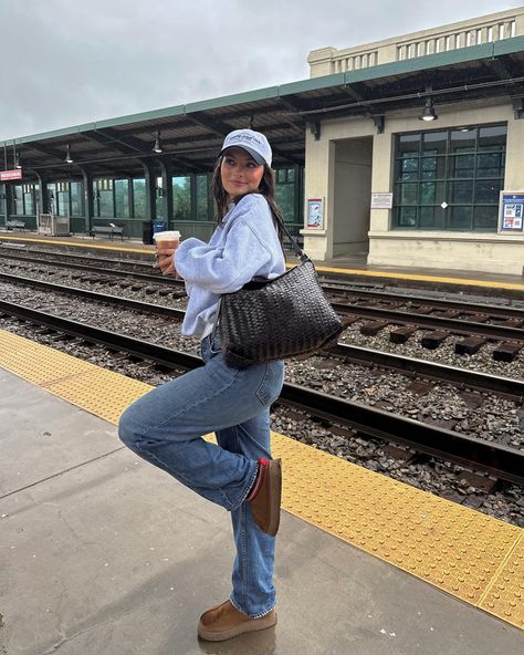 this post is a love letter to rainy days and chai lattes and a hate letter to the united states train system Light Aesthetic Outfits, Rainy Winter Outfit, Mary Skinner, Rainy Outfit, Train System, Busy Woman, University Outfit, Ugg Style, Ugg Tasman