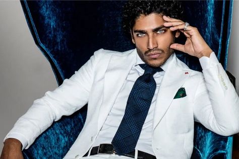 𝕒𝕜𝕒𝕤𝕙 𝕜𝕦𝕞𝕒𝕣 Akash Kumar, Gold Skin, Arab Men, Hair Color Dark, Black Men Fashion, African Beauty, Male Face, Model Agency, Most Powerful