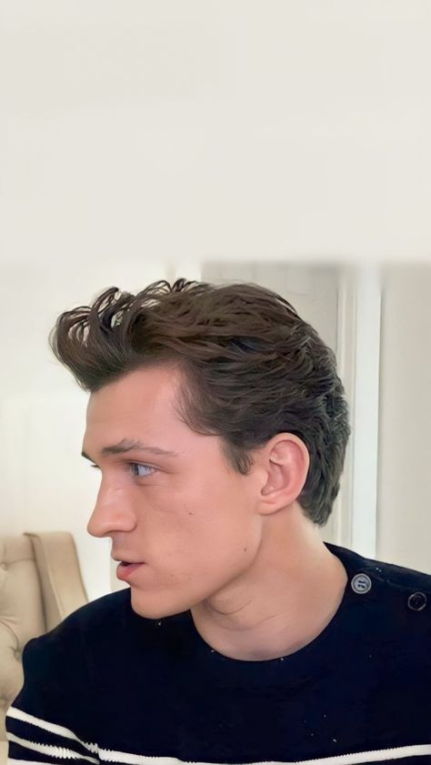 Taper Slick Back Hair, Tom Holland Hairstyle, Tom Holland Hair, Tom Holland Haircut, Tom Holland Wallpaper, Mens Haircuts Medium, Mens Haircuts Short Hair, Asian Haircut, Tom Holland Imagines