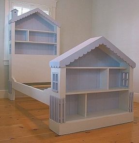 So we already have a headboard with bookcase, so I just need to add the "roof and turn the foot-board into another house! Tale about a great way to have a LARGE doll house in a small room! Doll House Bed, House Frame Bed, Girls Dollhouse, Dollhouse Bed, House Bed, Teen Room, Kids' Room, Kid Beds, Kids Furniture