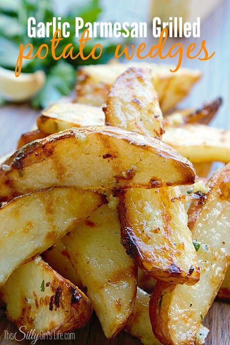 Grilled Potato Wedges, and easy and favorite summer side dish! Potatoe Wedges, Grilled Potato Wedges, Grilling Veggies, Grill Vegetables, Grilling Vegetables, Potato Wedges Baked, Grilled Food, Potatoes Recipes, Grilled Potatoes