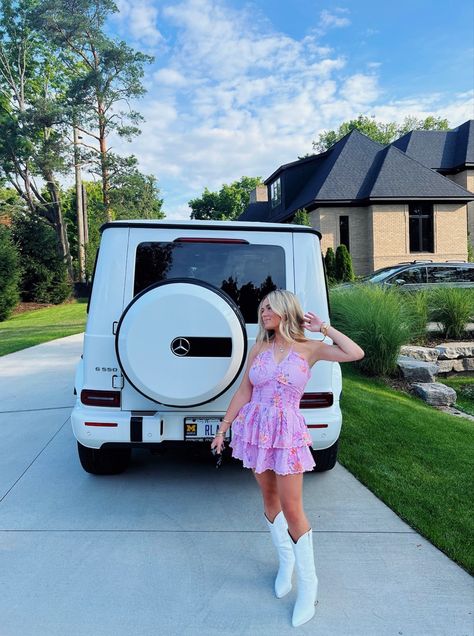 Loveshackfancy #loveshackfancy #nashvillestyle #preppy #preppyaesthetic #cowboy #cowboyboots #whitecowboyboots #aesthetic #loveshackfancydress #pastel #boujee #uppereastside White G Wagon, Hot Pink Cars, Preppy Car, Female Boxers, Girls Driving, Mom Car, Nashville Style, Girly Car, Car Essentials