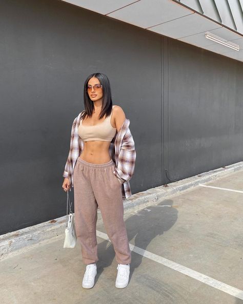 Outfit Ideas With Sweatpants, Look Hip Hop, Street Mode, Looks Pinterest, Boujee Outfits, Outfit Styles, Comfy Outfit, Tomboy Style Outfits, Cute Comfy Outfits