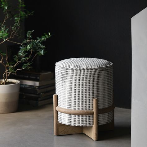 Kursi Ban, Pouf Seating, Ottoman Decor, Furniture Details Design, Poufs & Ottomans, Ottoman Design, Bar Seating, Creative Furniture, Pouf Ottoman