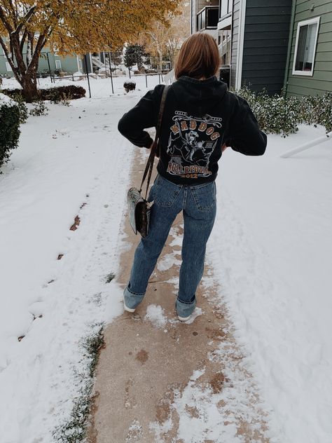 Cinch Jeans Outfit, Cinch Jeans Women Outfit, Country Girl Winter Outfits, Western Boho Aesthetic, Hoodie And Jeans Outfit Western, Country Girl School Outfits, Comfy Western Outfits, Western Winter Outfits Women, Fall Western Outfits