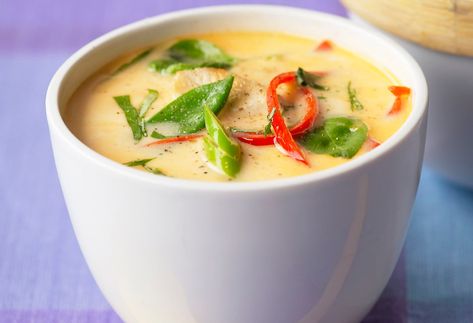 Thai Soup Recipes Coconut, Raw Vegan Recipes Easy, Thai Soup Recipes, Raw Vegan Dinners, Coconut Soup Recipes, Thai Coconut Soup, Thai Spices, Tom Kha, Raw Vegan Diet