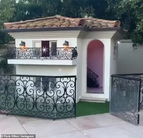 Paris Hilton Dog House, Dog Playhouse, Paris Hilton Dog, Fancy Dog Houses, Dog Mansion, Luxury Dog House, Second Floor Balcony, Outside Dogs, Iron Staircase