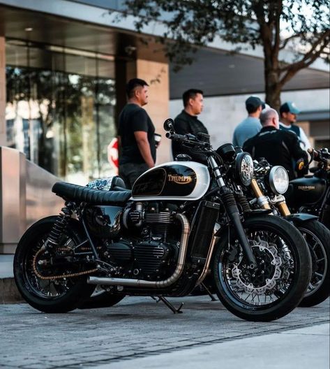 Classic Triumph Motorcycles, Triumph Moto, 1200 Custom, Cafe Racer Bikes, Cafe Racer Motorcycle, Triumph Bonneville, Triumph Motorcycles, Classic Motorcycles, Dream House Exterior