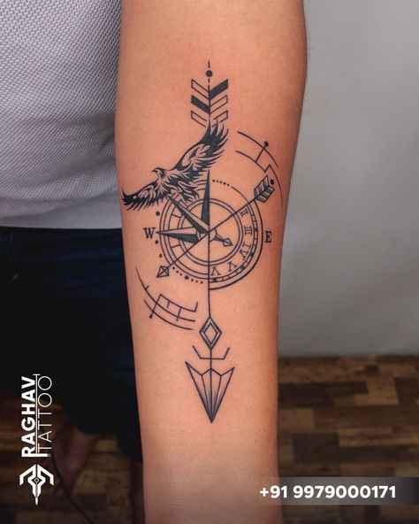 Boys Hand Tattoo, Eagle Geometric, Arrow Compass Tattoo, Boys Tattoo, Tattoo Eagle, Compass Tattoo Men, Tattoo Homme, Skull Hand Tattoo, Forearm Band Tattoos