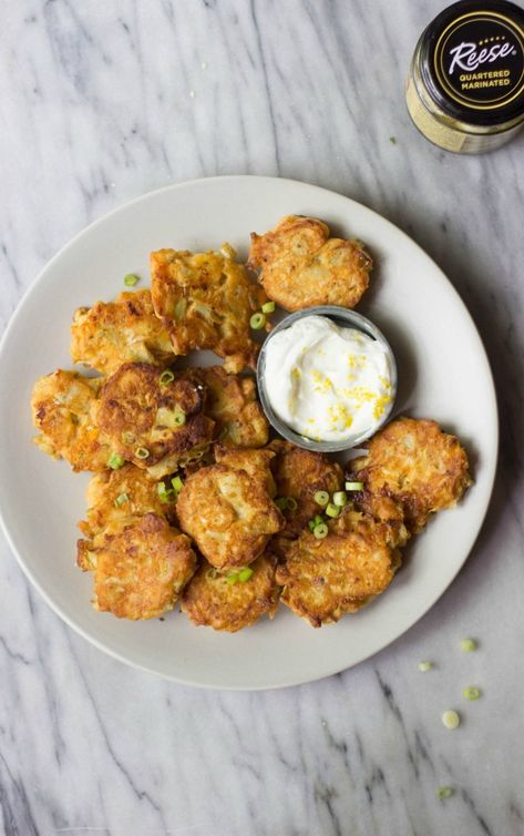 Canned Artichoke Recipes, Artichoke Heart Recipes, Cheese Fritters, Yogurt Dipping Sauce, Fried Artichoke, Baked Artichoke, Healthy Appetizer Recipes, Lemon Yogurt, Artichoke Recipes