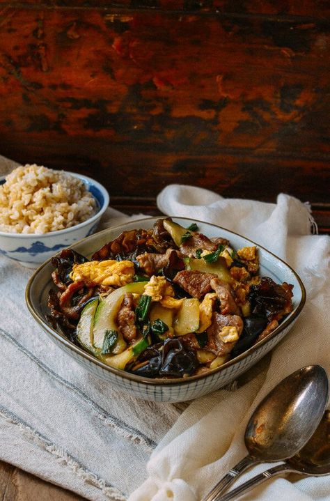 This moo shu pork recipe isn't your typical Chinese takeout fare. You may be surprised to know that moo shu pork is actually a home-style dish in China that is served without any pancakes. Try this authentic Chinese recipe at home! Mu Shu Pork, Cooked Cucumber, Moo Shu Pork, Moo Shu, Pork Marinade, Wok Of Life, Chinese Pork, Woks Of Life, The Woks Of Life