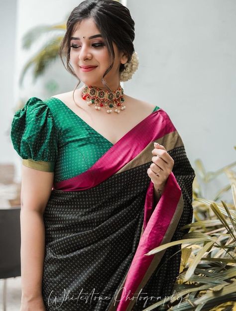 Kerala Traditional Saree Look Buff Sleeves Blouse Designs, Blue Blouse Designs, Cotton Saree Blouse Designs, Latest Blouse Designs Pattern, Saree Blouse Neck Designs, New Saree Blouse Designs, Traditional Blouse Designs, Bungalow Exterior, Latest Model Blouse Designs