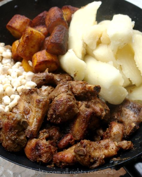 Ecuadorian Recipes, Toasted Corn, Ecuadorian Food, South American Recipes, Latin American Recipes, Latin American Food, Plantain Chips, Potato Cakes, Braised Pork