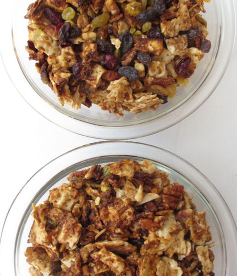 matzo granola baked Matzo Granola, Lentils And Quinoa, Homemade Cereal, Matzo Meal, Baked Granola, Red Onion Salad, Passover Recipes, Green Lentils, Do Not Eat