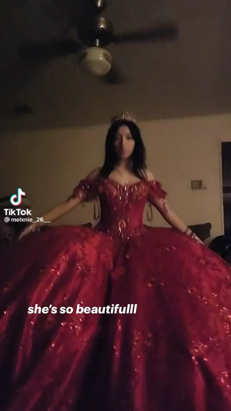 Cute 15 Dresses Quinceanera, Ball Gowns Birthday, Red Quinceanera Dresses Off The Shoulder, Vino Quinceanera Dresses, Short Quince Dresses Red, Red Glitter Quinceanera Dress, Ruby Red Sweet 16 Dresses, Red Velvet Quinceanera Dresses, Quince Photoshoot Outfits