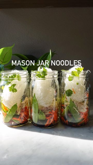 Easy Mason Jar Noodles, Mason Jar Asian Soup, Mason Jar Rice Noodles, Meal Prep Noodle Soup Jars, Meal Prep For The Week Mason Jars, No Rice Meal Prep, Mason Jar Asian Noodles, Noodle Prep Meals, Mason Jar Glass Noodles