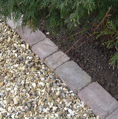 Gravel Driveway Edging, Driveway Drainage, Driveway Edging, Gravel Parking, Patio Edging, Pea Gravel Patio, Fire Pit Materials, Gravel Landscaping, Gravel Patio