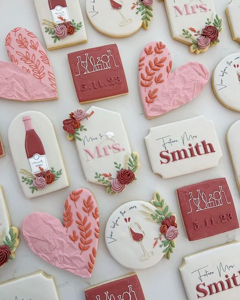 Vino Before Vows Cookies, Bachelorette Cookies Decorated, Sugar Cookie Pizza, Casey Wilson, Bridal Shower Wine Theme, Cookies Decoration, Bachelorette Cookies, Cookie Decoration, Elopement Reception