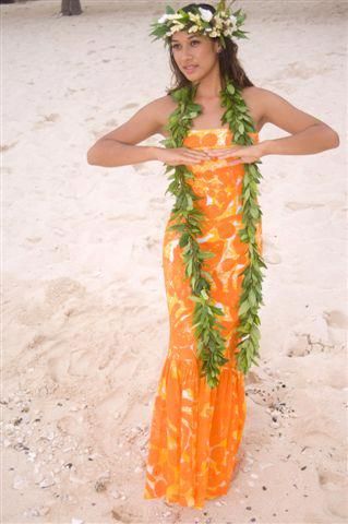 The dress is a nice look for older flower girls.  With a shell or lei but probably not a hake/po lei. Hawaiian Photoshoot, Polynesian Beauty, Hawaiian Costume, Cook Island, Polynesian Dance, Hawaiian Woman, Island Dresses, Polynesian Dress, Hawaiian Dancers