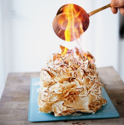 A fantastic after dinner show stopper, this Baked Alaska Recipe was featured on the second series of Baking Mad with Eric Lanlard on Channel 4. Baked Alaska Recipe, Chocolate Easter Cake, Chocolate Nests, Showstopper Cakes, Baked Alaska, Pudding Desserts, Christmas Food Desserts, Easter Chocolate, Easter Cakes