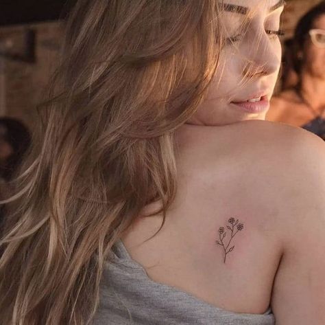 Back Tattoo Placements, Small Back Tattoos, Blade Tattoo, Small Tattoo Placement, Shoulder Blade Tattoo, Small Shoulder Tattoos, On Tattoo, Flower Tattoo Back, Small Pretty Tattoos