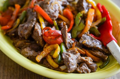 Air Fryer Beef Fajitas (Ninja Foodi Recipe) Fajita Meat, Beef Fajita Marinade, Air Fryer Beef, Skirt Steak Fajitas, Fajita Marinade, Homemade Fajita Seasoning, Air Fryer Steak, Beef Fajitas, How To Cook Beef