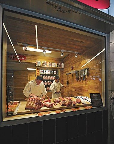 Butcher Store, Carnicerias Ideas, Restaurant Tips, Meat Store, Veal Cutlet, Meat Restaurant, Grocery Store Design, Meat Shop, Supermarket Design