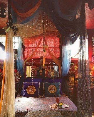 Bohemian/Gypsy Rooms - Imgur Mundo Hippie, Bohemian Decor Inspiration, Yoga Studio Design, Hippy Room, Hippie Homes, Anna Campbell, Rest House, Hippie Home Decor, Deco Boheme