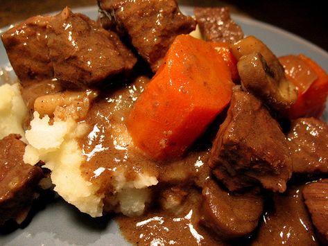 Beef Merlot Recipe, Beef Merlot, Beef Ragout, Moose Meat, Braised Beef Recipes, Inexpensive Dinners, Healthy Food Alternatives, Beef Recipe, Braised Beef