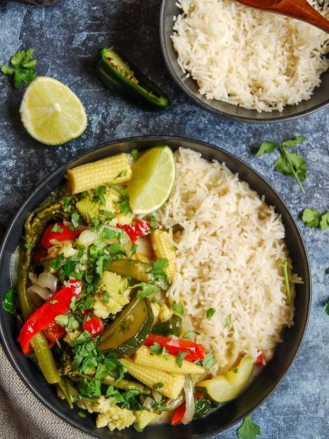 Thai Green Curry Vegetables, Vegetable Thai Green Curry, One Pot Thai, Curry Vegetables, Vegetable Curry Recipe, Chickpea And Potato Curry, Vegetable Curry Recipes, Eyes Bigger, Thai Curry Recipes