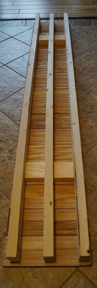 Leftover Flooring Bench Leftover Flooring, Diy Foyer, Patio Chairs Diy, Making A Bench, Rustic Furniture Diy, Rustic Woodworking, Bench Diy, Furniture Logo, Bench Decor