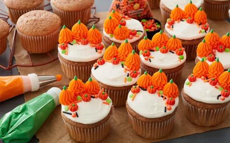 Fall Cupcakes Decoration, Easy Pumpkin Cupcakes, Easy Halloween Treats, Thanksgiving Cupcakes, Shaped Cake Pans, Cupcake Decorating Tips, Fall Cupcakes, Kid Cupcakes, Wilton Cake Decorating