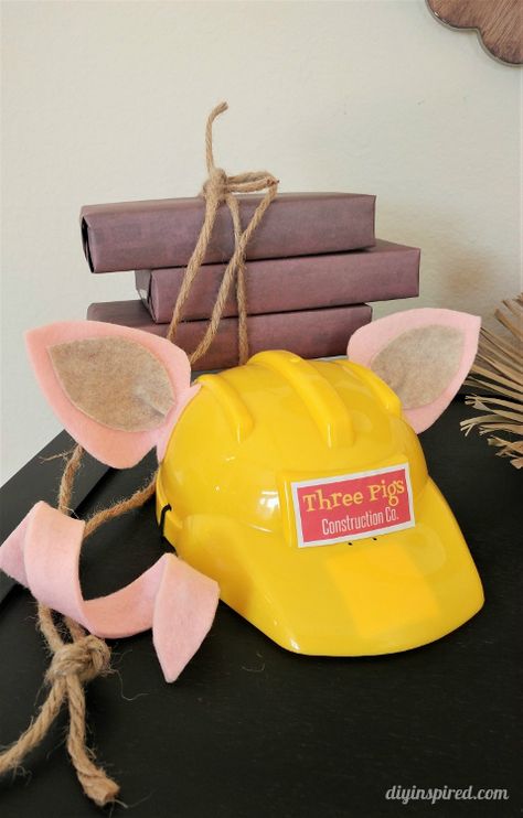 How to make Three Little Pigs DIY Costumes for Halloween or a school play. Tutorials include DIY ears, curly tails, and accessory bundles. Pig Costume Diy, 3 Little Pigs Activities, Nursery Rhyme Costume, Fairy Tales Preschool, World Book Day Ideas, Costumes For Boys, Shrek Costume, Fairy Tale Activities, Pig Costumes