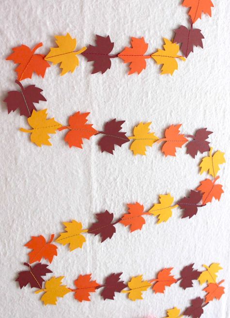 Fall Paper Crafts, Thanksgiving Paper, Fall Leaf Garland, Thanksgiving Decorations Diy, Autumn Paper, Paper Craft Ideas, Fall Garland, Fall Thanksgiving Decor, Fall Decoration