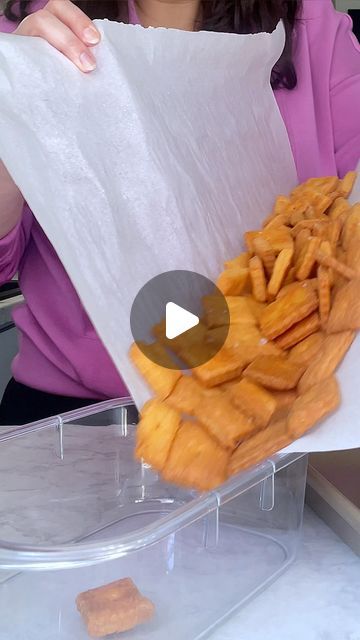 Diy Cheez Its, Healthy And Delicious Snacks, Home Made Cheez Its, Homemade Cheese Its, Cheese It’s, Snacks For Men, Easy Snacks To Make At Home, Homemade Cheez Its, Homemade Crackers Recipe