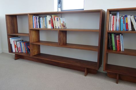 cindis low line bookcase Low Book Shelf, Couch Shelves, Long Low Bookcase, Bookshelf Designs, Wide Bookshelf, Stair Shelves, Low Bookshelves, Room Divider Shelves, Home Office Shelves