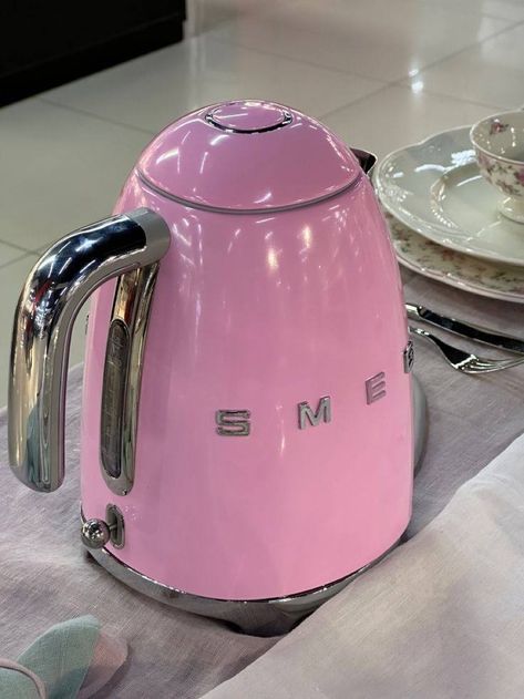 Facebook Pink Smeg Kettle, Pink Smeg Appliances, Aesthetic Cups, Beachy Apartment, Smeg Kettle, Smeg Appliances, Pink Dinnerware, Classy Kitchen, Dream Furniture