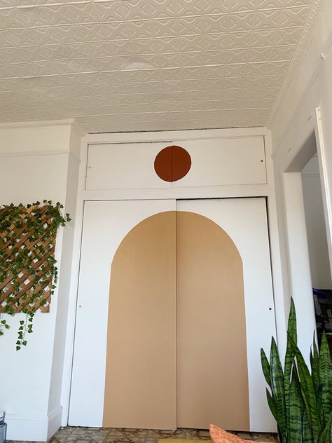 Painted Arch On Door, Painted Arch Mirror, Colorful Closet Doors, Closet Door Painting Ideas Aesthetic, Boho Closet Doors, Closet Door Mural, Painted Closet Doors Aesthetic, Diy Door Molding, Closet Doors Painted