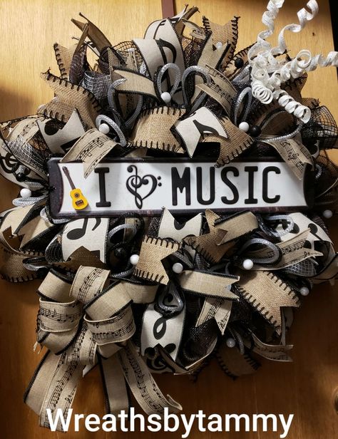 Music wreath,available in my etsy shop soon. Music Wreath Ideas, Music Wreath, Choir Concert, School Wreaths, Diy Floral Wreath, Creative Wreaths, Homemade Wreaths, Easy Diy Wreaths, Wire Wreath Frame