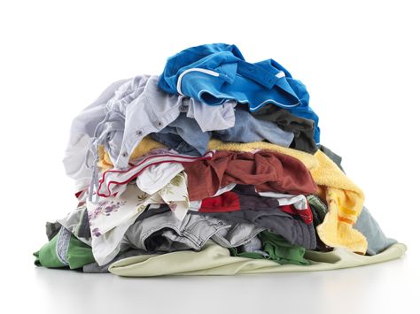 On laundry day, after you’ve gathered and sorted, you look at the varying piles of clothes: some small, some large, and others in between. But when you pick up a pile and put it in the washer, do you really know what size you should set the controls to? Closet Detox, Waste Clothing, Environmentally Friendly Living, Textile Recycling, Newborn Clothes, Cleaning Cloths, Broken Leg, Help The Environment, Dirty Laundry