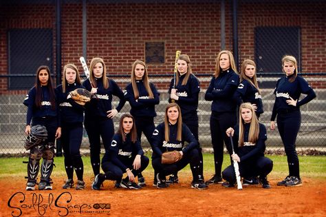 Cullman High School Softball Team photo by Leslie Dyer Softball Team Photos, Team Picture Poses, Softball Team Pictures, Softball Pictures Poses, Softball Picture, Softball Photography, Softball Team Banners, Softball Banner, Softball Photos