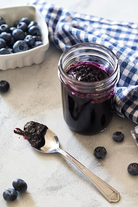 Small Batch Blueberry Jam (No Pectin) - Homemade In The Kitchen Blueberry Sauce Recipe, Jam Without Pectin, Blueberry Jam Recipe, Streusel Muffins, Blueberry Syrup, Blueberry Compote, Blueberry Sauce, Jam And Jelly, Blueberry Jam